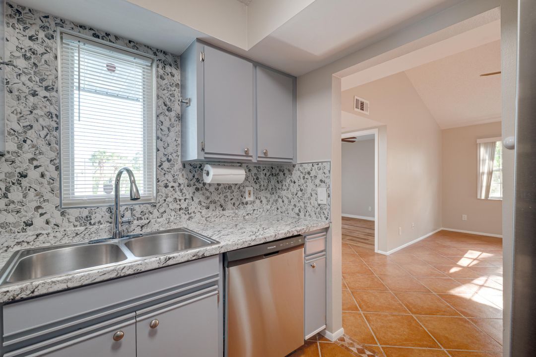For Sale: $182,500 (2 beds, 2 baths, 874 Square Feet)