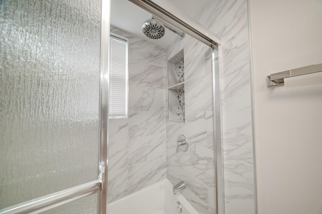 For Sale: $182,500 (2 beds, 2 baths, 874 Square Feet)