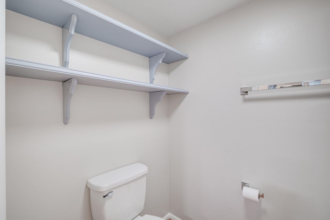 For Sale: $182,500 (2 beds, 2 baths, 874 Square Feet)