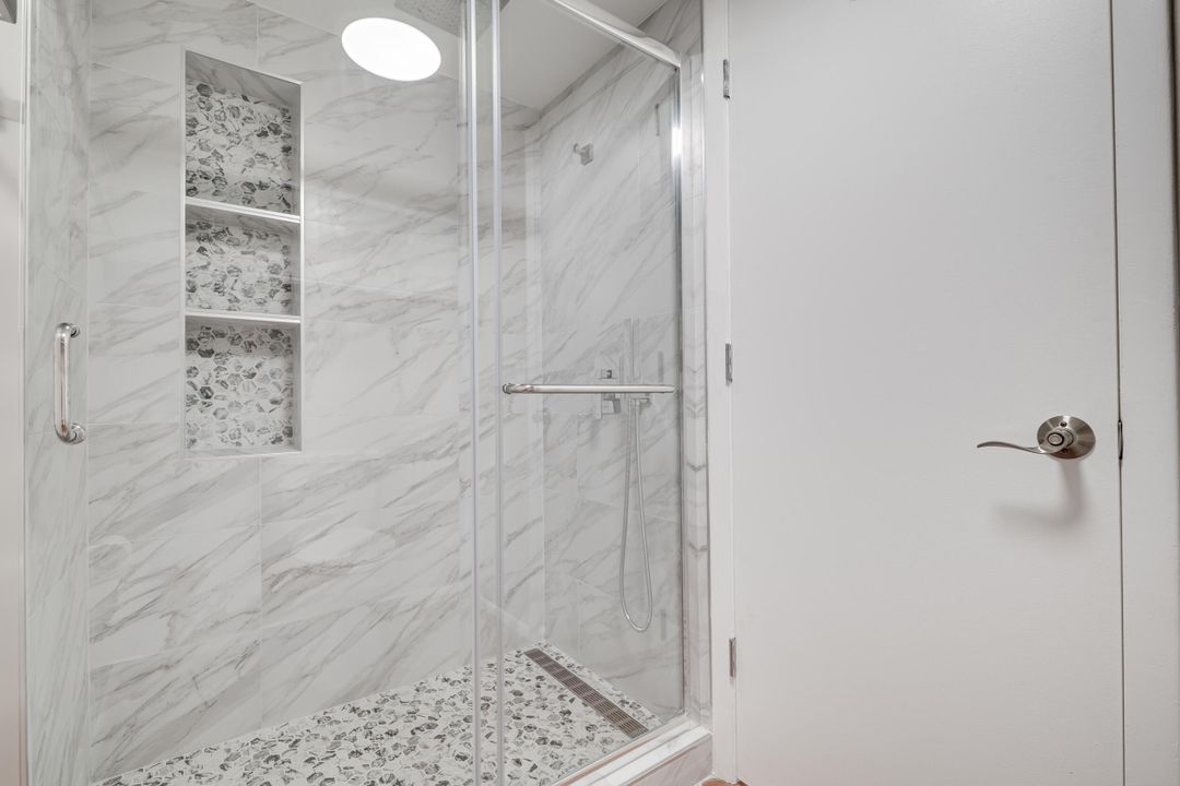 For Sale: $182,500 (2 beds, 2 baths, 874 Square Feet)