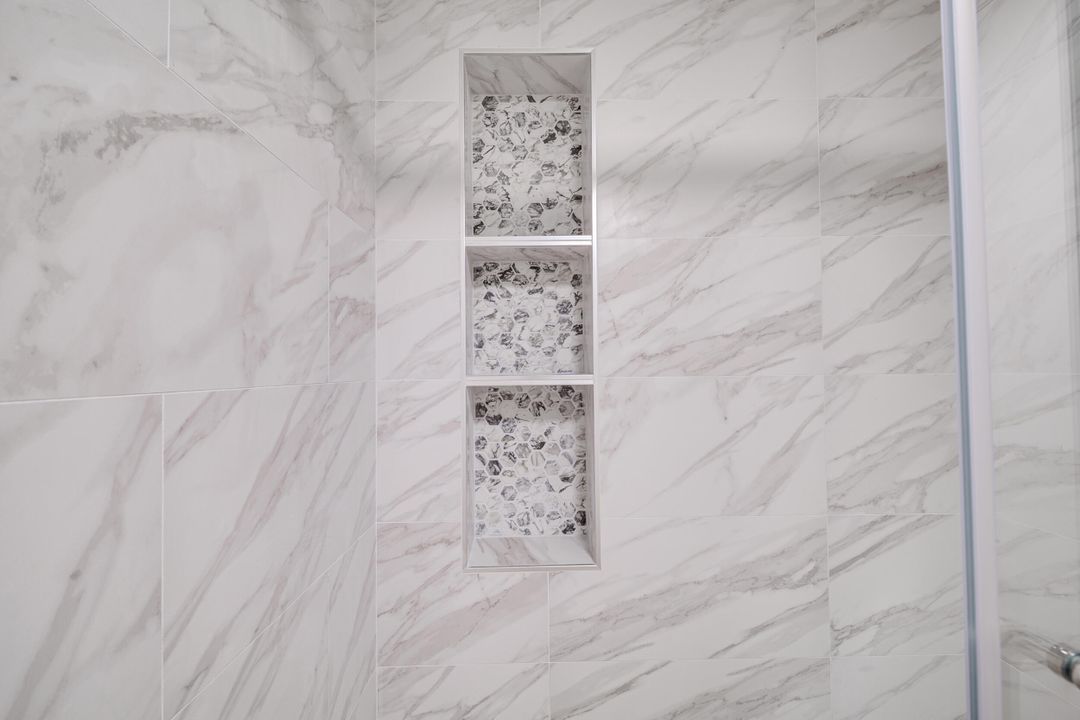 For Sale: $182,500 (2 beds, 2 baths, 874 Square Feet)