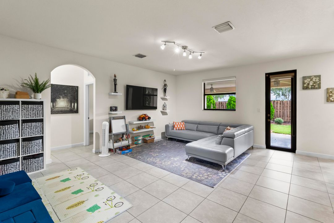 For Sale: $840,000 (4 beds, 3 baths, 3034 Square Feet)