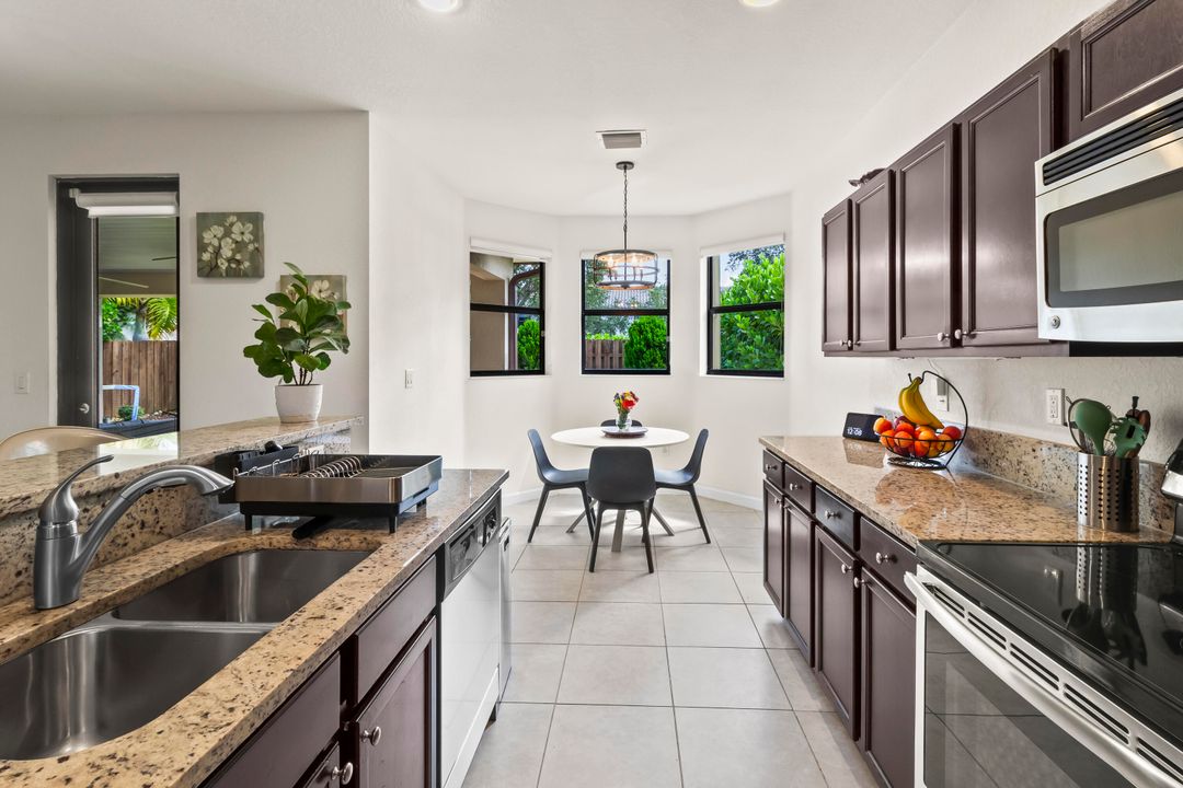 For Sale: $840,000 (4 beds, 3 baths, 3034 Square Feet)