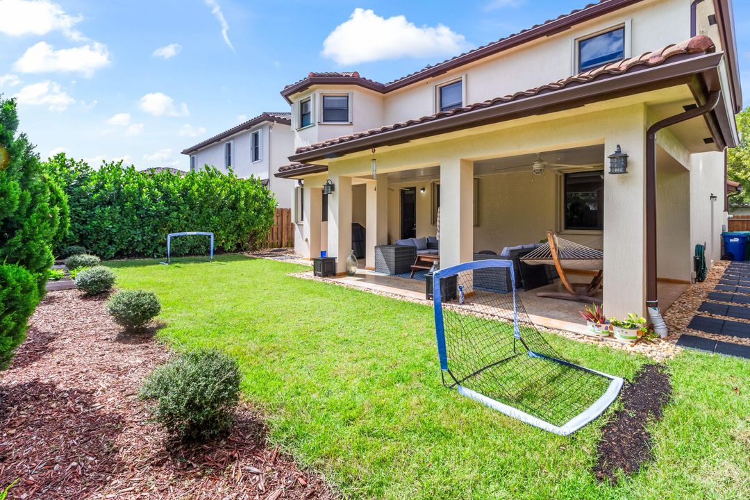 For Sale: $840,000 (4 beds, 3 baths, 3034 Square Feet)