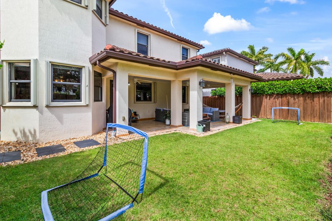 For Sale: $840,000 (4 beds, 3 baths, 3034 Square Feet)