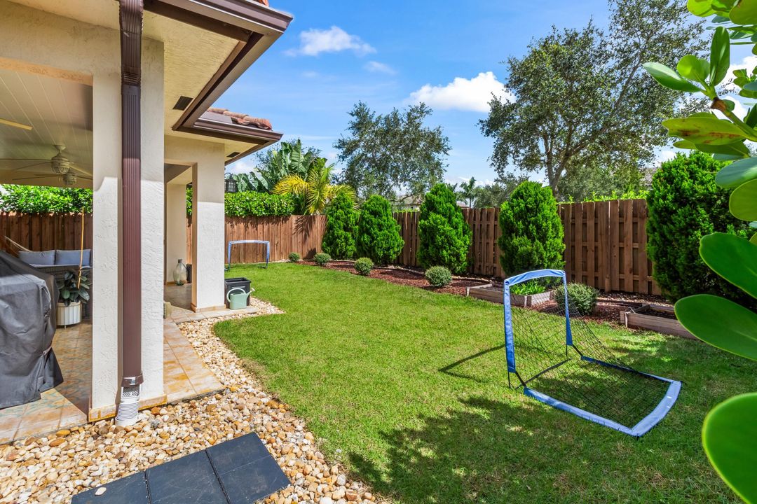 For Sale: $840,000 (4 beds, 3 baths, 3034 Square Feet)