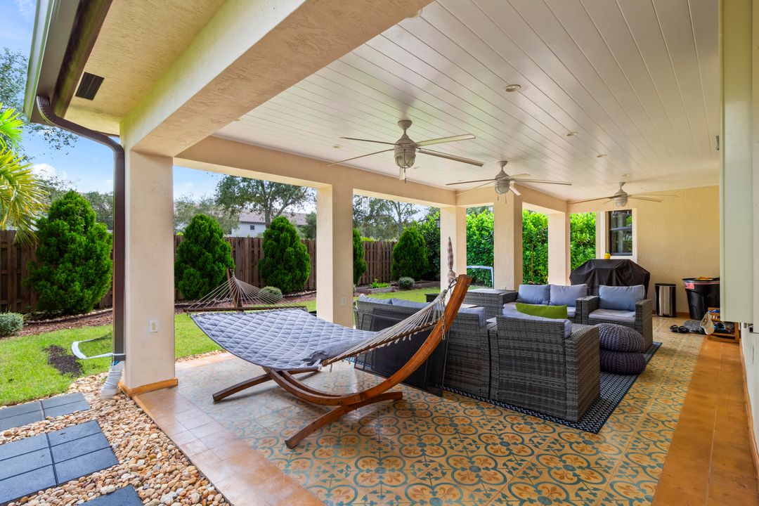 For Sale: $840,000 (4 beds, 3 baths, 3034 Square Feet)