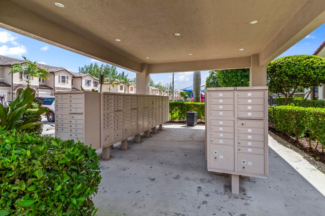 For Sale: $840,000 (4 beds, 3 baths, 3034 Square Feet)