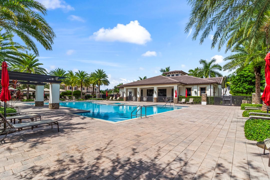 For Sale: $840,000 (4 beds, 3 baths, 3034 Square Feet)