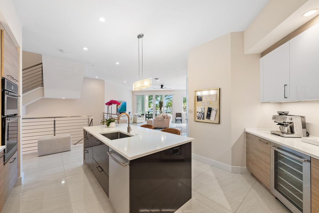 На продажу: $2,595,000 (3 спален, 4 ванн, 3437 Квадратных фут)