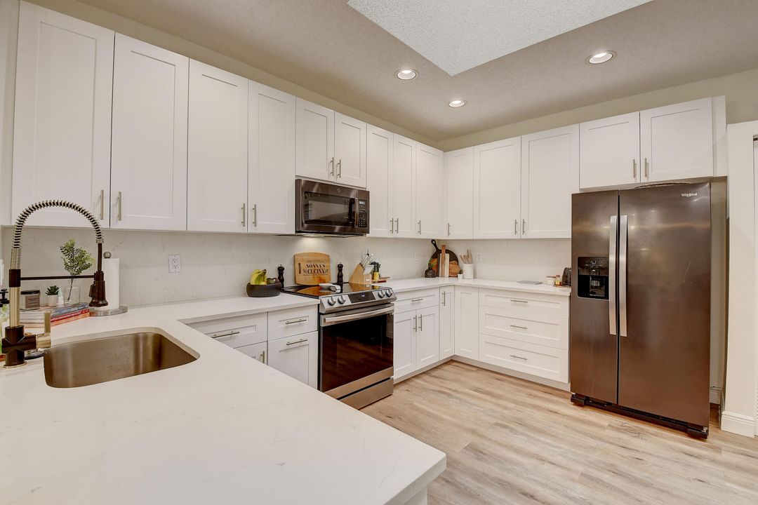 出租: $3,300 (2 贝兹, 2 浴室, 1569 平方英尺)