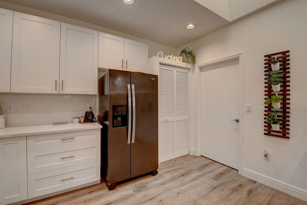 出租: $3,300 (2 贝兹, 2 浴室, 1569 平方英尺)