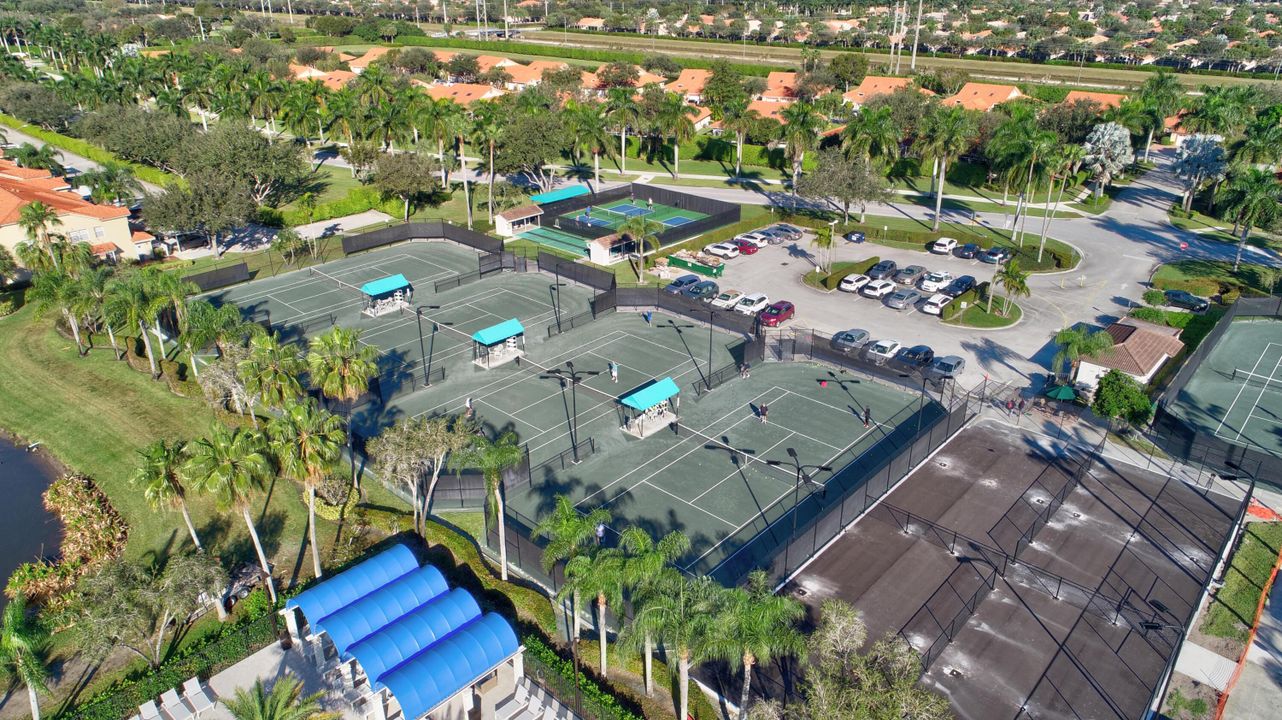 出租: $3,300 (2 贝兹, 2 浴室, 1569 平方英尺)