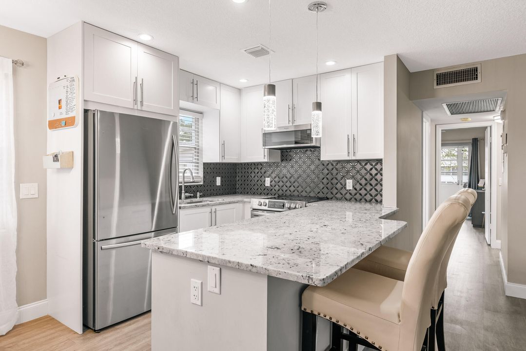 For Sale: $218,880 (2 beds, 1 baths, 820 Square Feet)