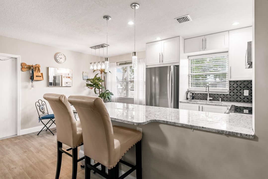 For Sale: $218,880 (2 beds, 1 baths, 820 Square Feet)