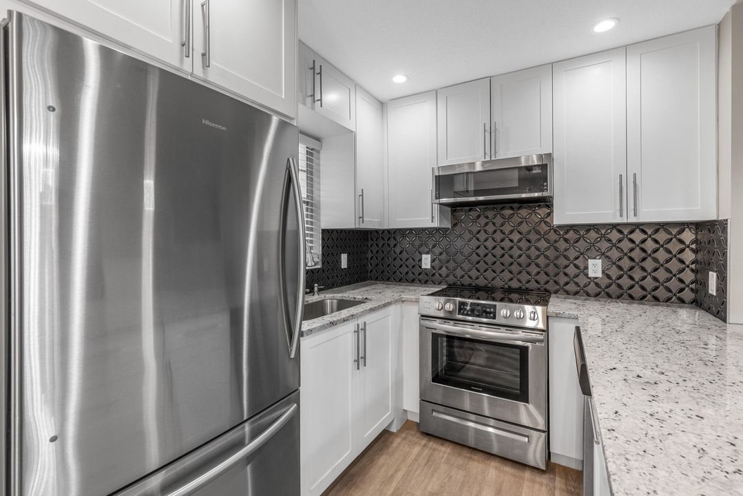 For Sale: $218,880 (2 beds, 1 baths, 820 Square Feet)