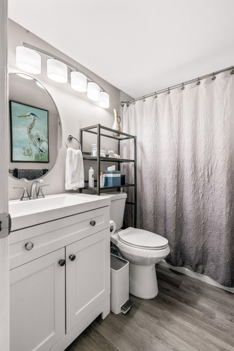 For Sale: $218,880 (2 beds, 1 baths, 820 Square Feet)