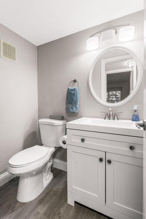 For Sale: $218,880 (2 beds, 1 baths, 820 Square Feet)