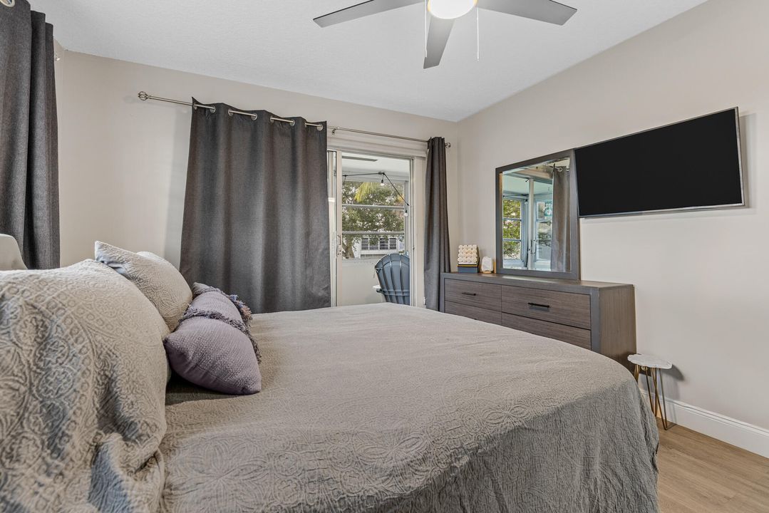 For Sale: $218,880 (2 beds, 1 baths, 820 Square Feet)