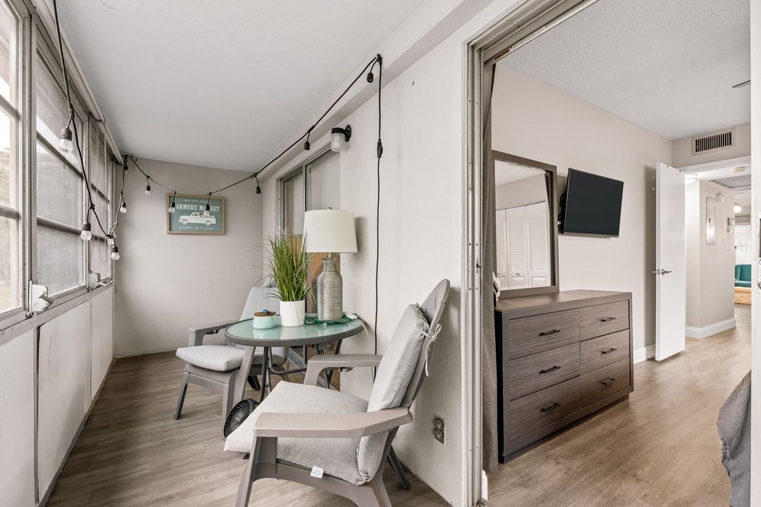 For Sale: $218,880 (2 beds, 1 baths, 820 Square Feet)