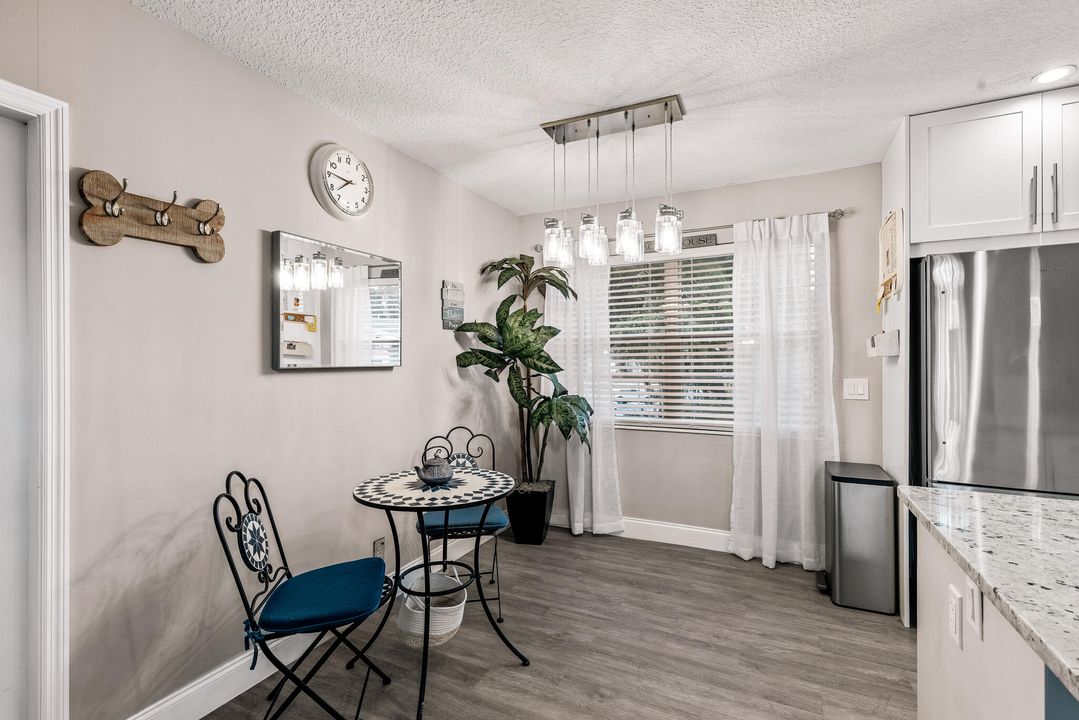 For Sale: $218,880 (2 beds, 1 baths, 820 Square Feet)