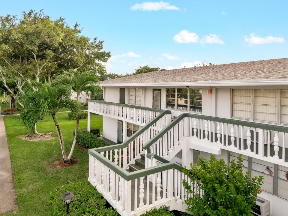 For Sale: $218,880 (2 beds, 1 baths, 820 Square Feet)