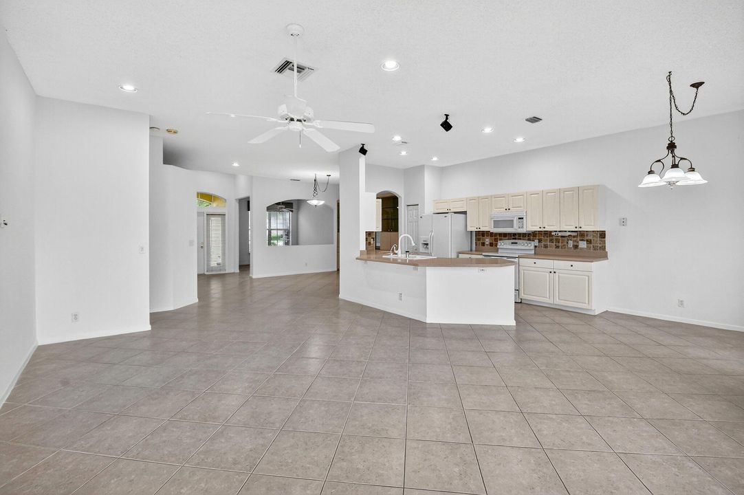 出租: $3,700 (2 贝兹, 2 浴室, 1720 平方英尺)