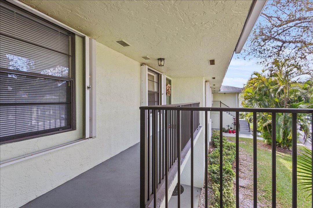 Active With Contract: $310,000 (2 beds, 2 baths, 1200 Square Feet)