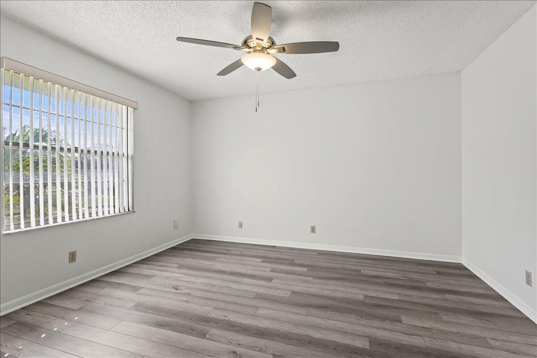 Active With Contract: $310,000 (2 beds, 2 baths, 1200 Square Feet)