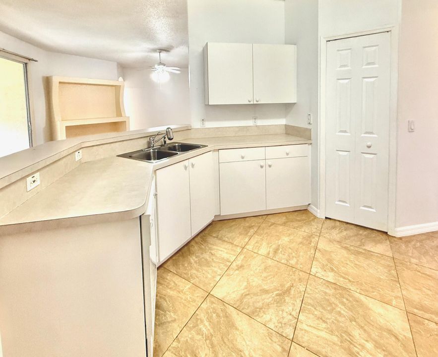 For Rent: $2,500 (4 beds, 2 baths, 2176 Square Feet)