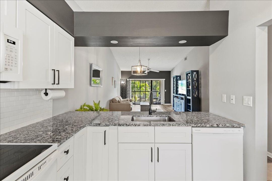 Active With Contract: $310,000 (2 beds, 2 baths, 1200 Square Feet)