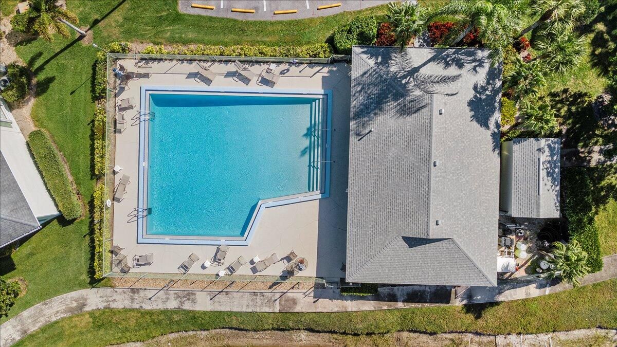 Active With Contract: $310,000 (2 beds, 2 baths, 1200 Square Feet)