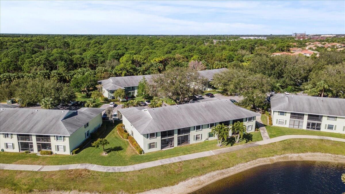 Active With Contract: $310,000 (2 beds, 2 baths, 1200 Square Feet)