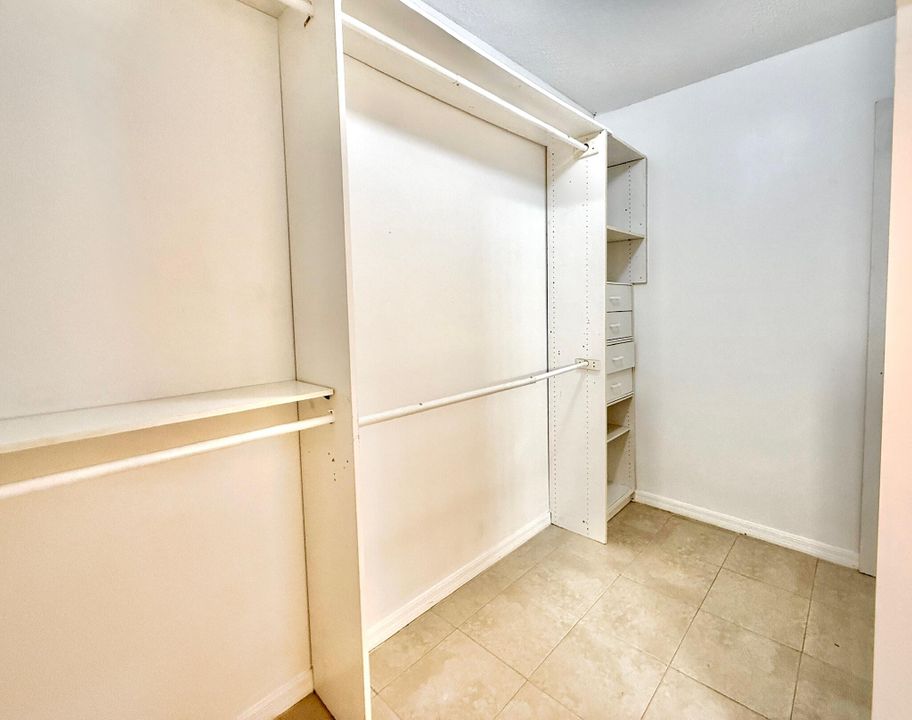 For Rent: $2,500 (4 beds, 2 baths, 2176 Square Feet)