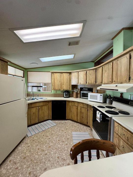 For Sale: $33,500 (2 beds, 2 baths, 1400 Square Feet)