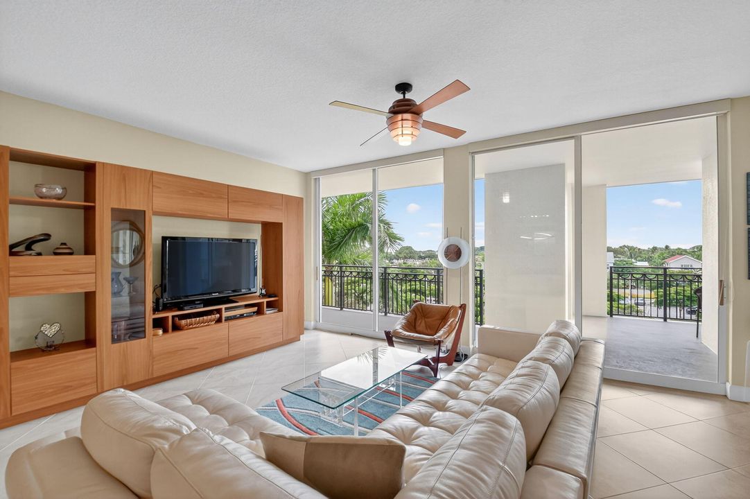 待售: $999,000 (2 贝兹, 2 浴室, 1721 平方英尺)