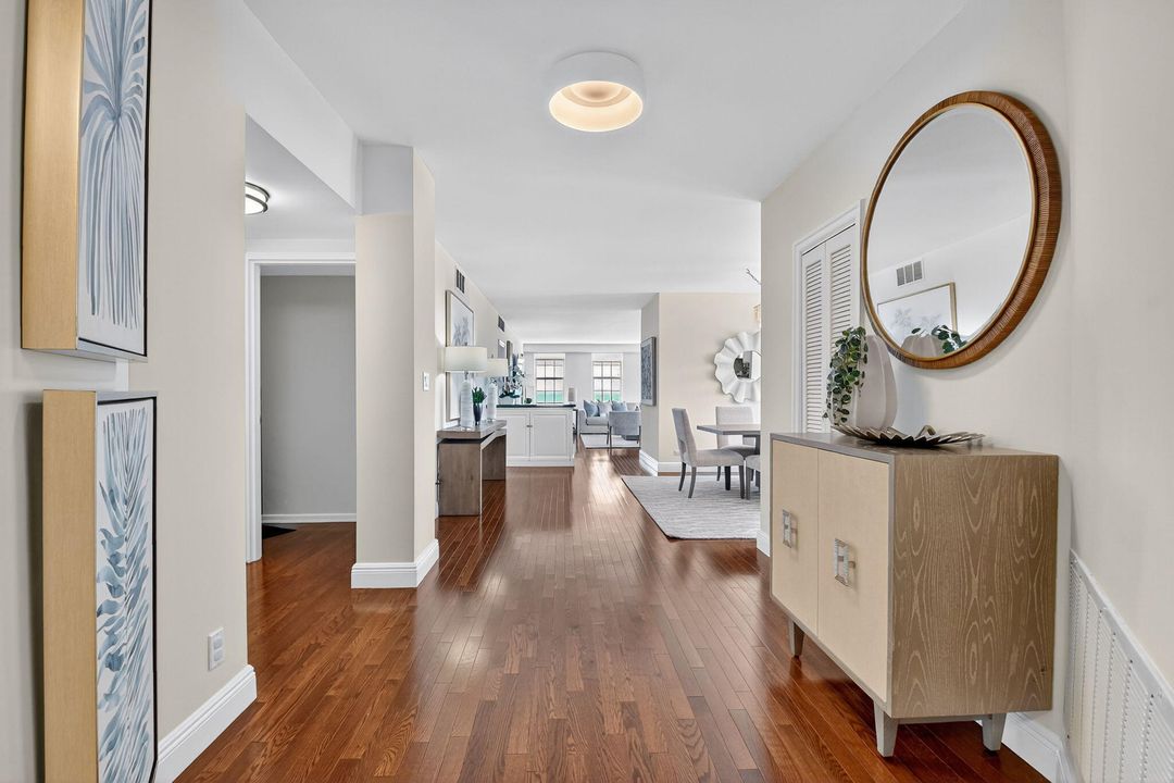 合同活跃: $1,399,000 (3 贝兹, 2 浴室, 2002 平方英尺)