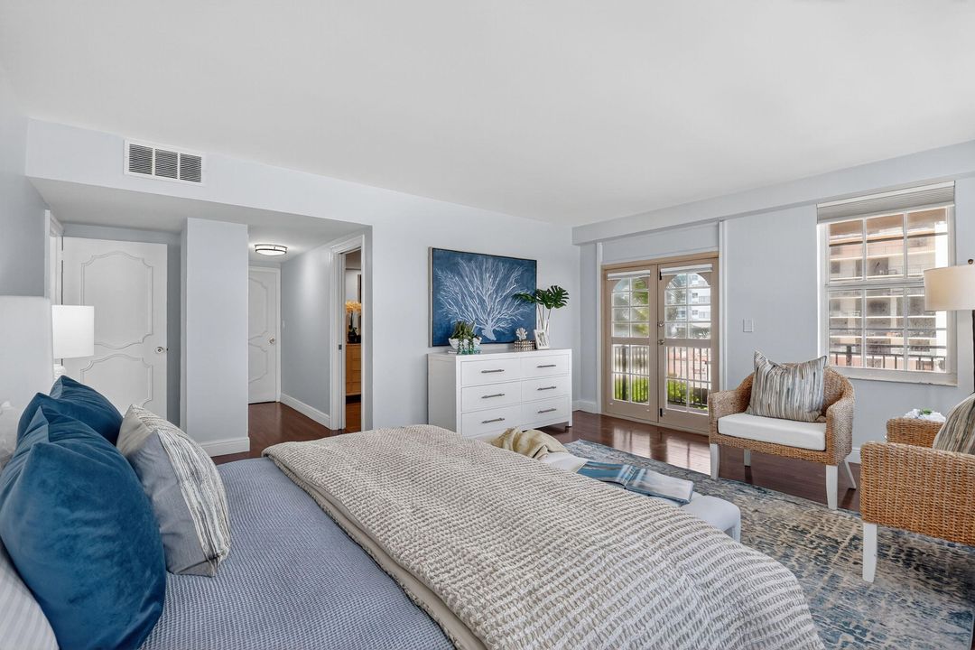 合同活跃: $1,399,000 (3 贝兹, 2 浴室, 2002 平方英尺)