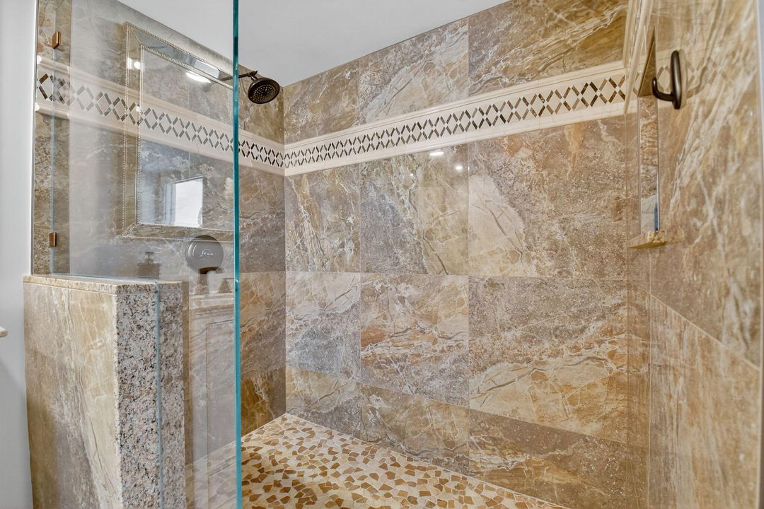 合同活跃: $1,399,000 (3 贝兹, 2 浴室, 2002 平方英尺)