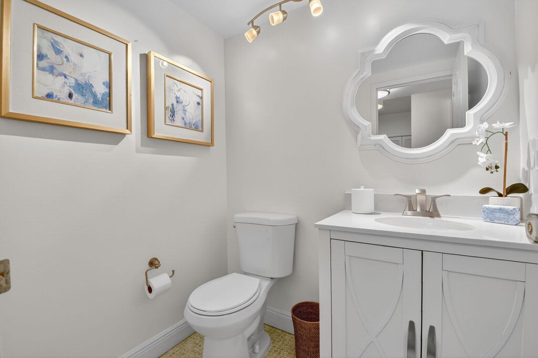 合同活跃: $1,399,000 (3 贝兹, 2 浴室, 2002 平方英尺)