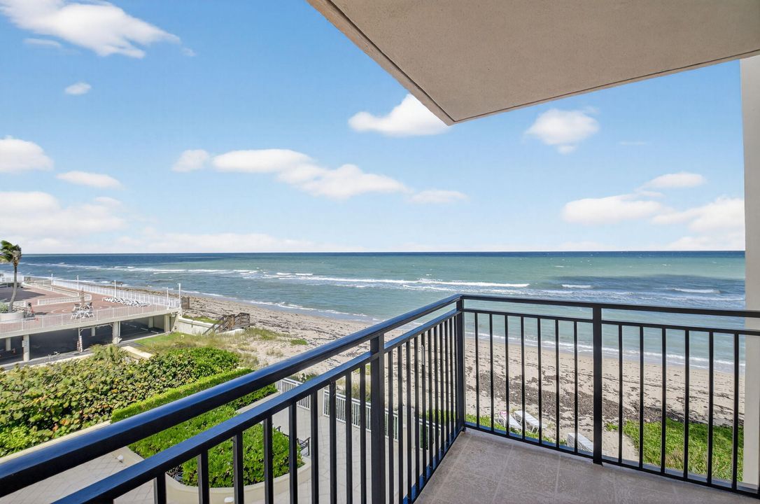 合同活跃: $1,399,000 (3 贝兹, 2 浴室, 2002 平方英尺)