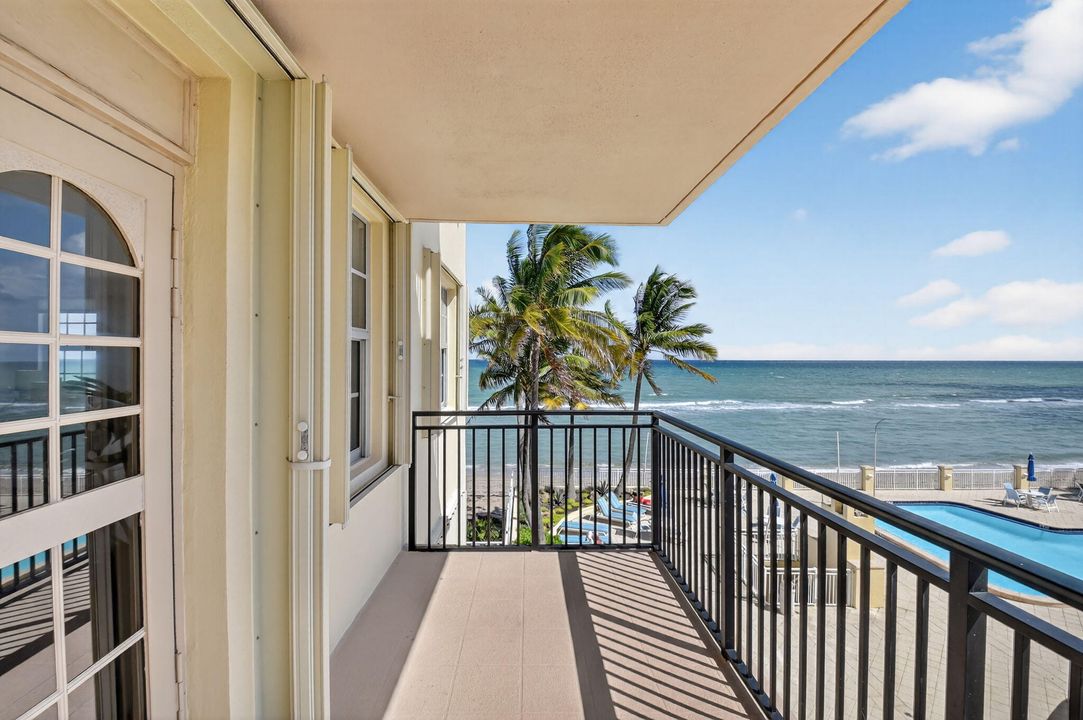 合同活跃: $1,399,000 (3 贝兹, 2 浴室, 2002 平方英尺)