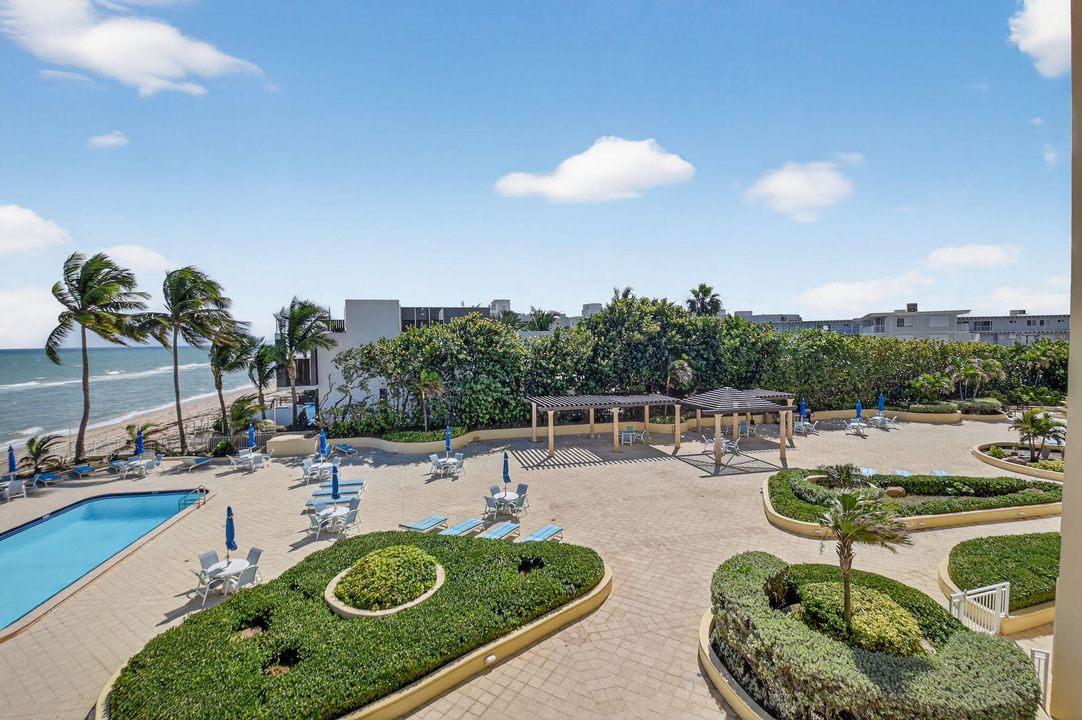 合同活跃: $1,399,000 (3 贝兹, 2 浴室, 2002 平方英尺)