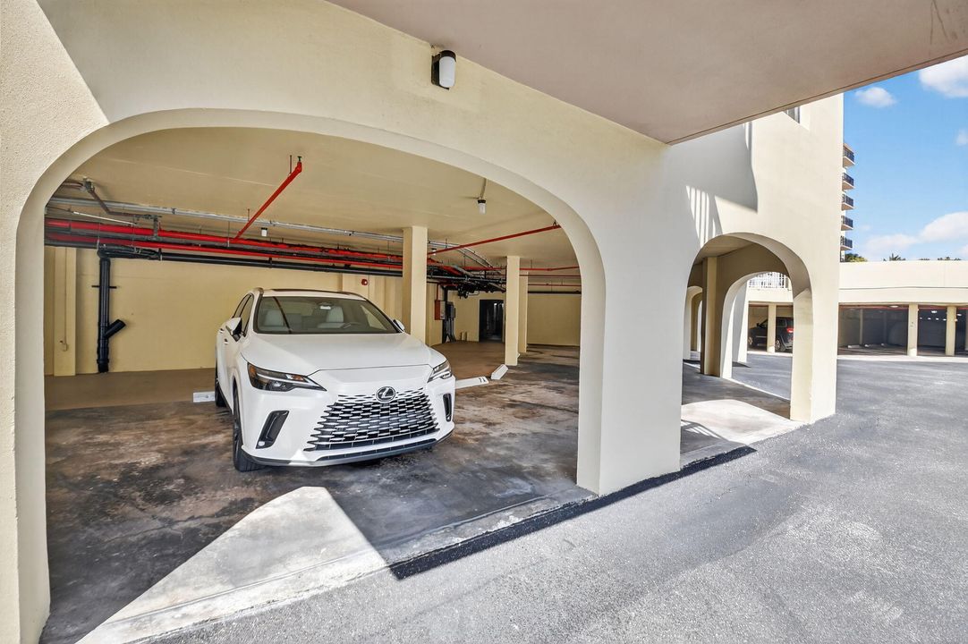 合同活跃: $1,399,000 (3 贝兹, 2 浴室, 2002 平方英尺)