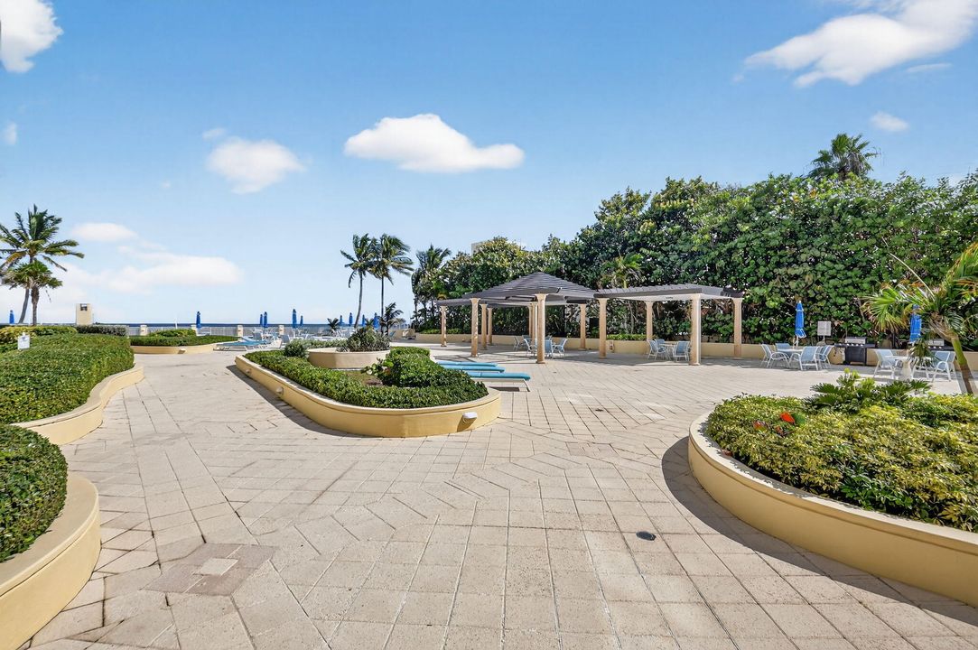 合同活跃: $1,399,000 (3 贝兹, 2 浴室, 2002 平方英尺)