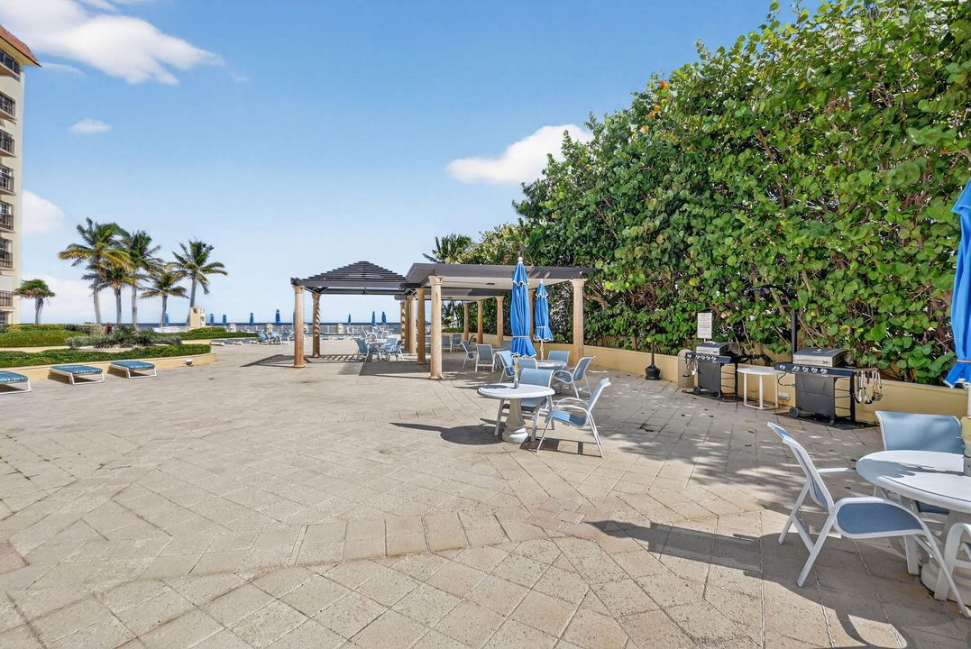 合同活跃: $1,399,000 (3 贝兹, 2 浴室, 2002 平方英尺)