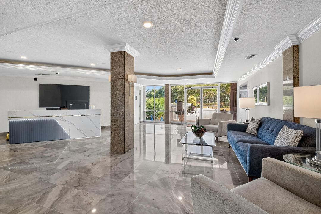 合同活跃: $1,399,000 (3 贝兹, 2 浴室, 2002 平方英尺)