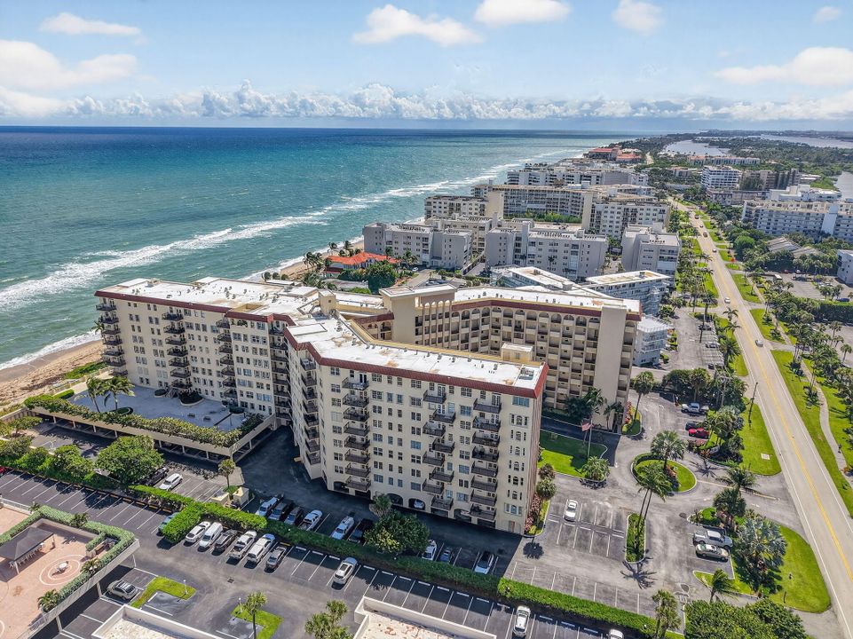 合同活跃: $1,399,000 (3 贝兹, 2 浴室, 2002 平方英尺)