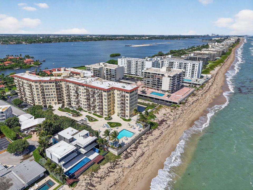 合同活跃: $1,399,000 (3 贝兹, 2 浴室, 2002 平方英尺)