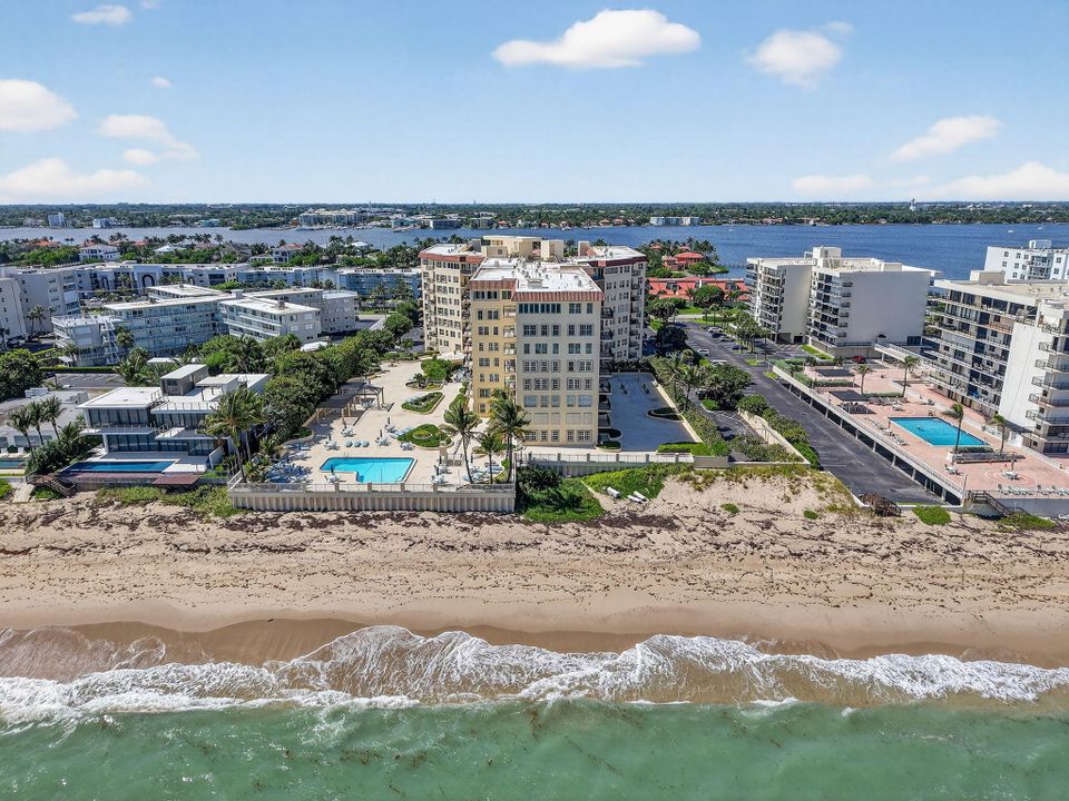 合同活跃: $1,399,000 (3 贝兹, 2 浴室, 2002 平方英尺)